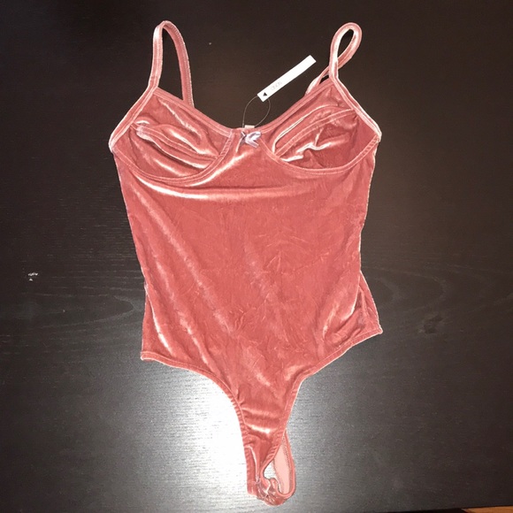 ASOS DESIGN cami body with cup detail in velvet - Picture 2 of 8